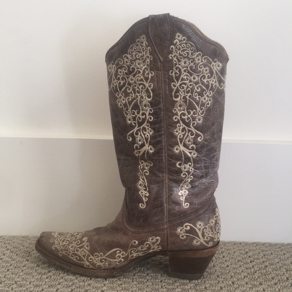 Corral Women’s Crater Embroidery Boot - Picture 3 of 5